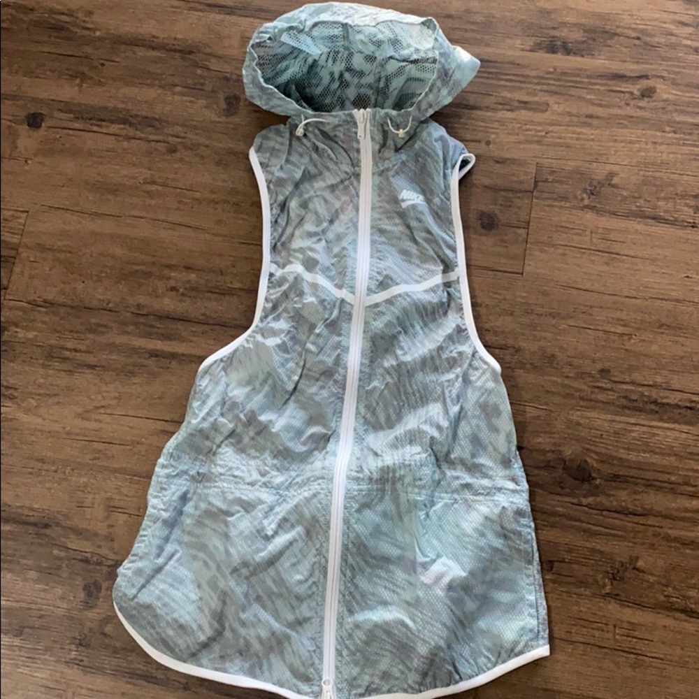 NWT Nike running vest